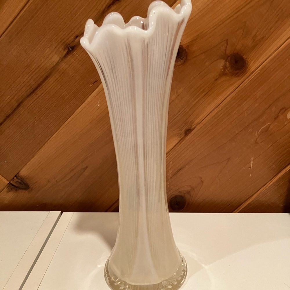 VINTAGE WHITE STRIATED GLASS VASE (WEDDING GLASS VASE) 1940-1950s